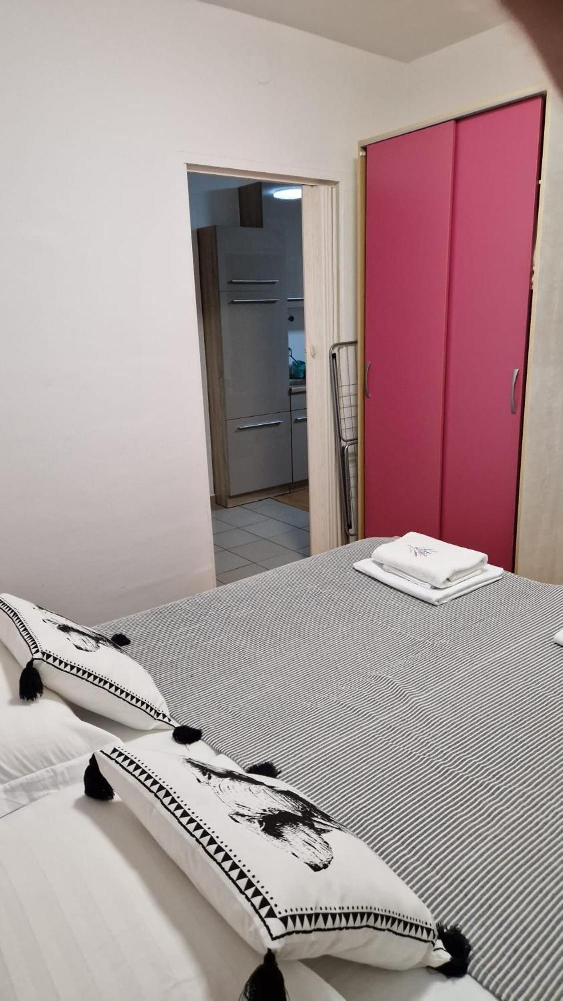Apartments Miro オミサリ エクステリア 写真